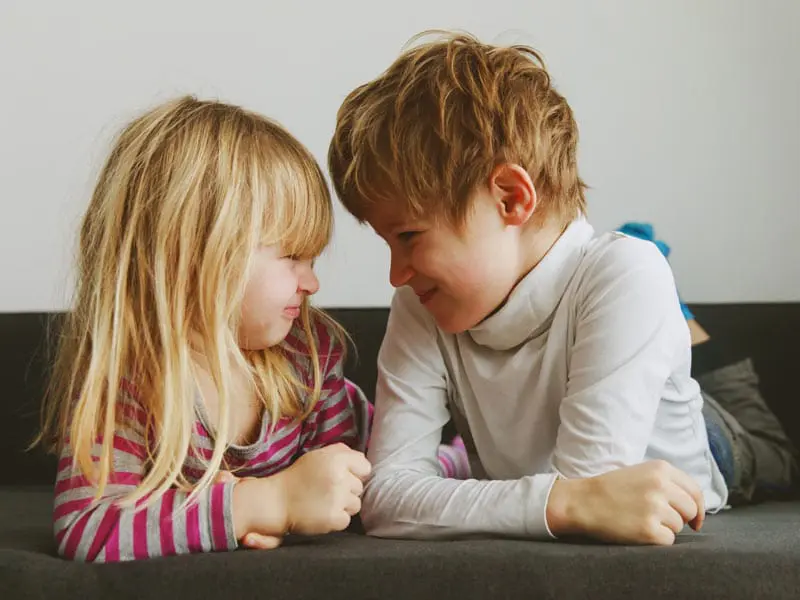 Por qué tu hermana mayor es la persona más importante de tu